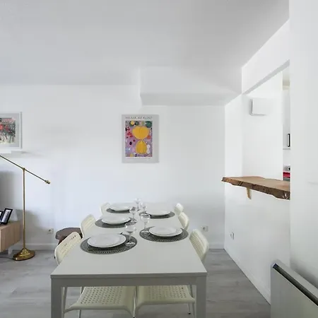Le Picasso - Metro 5, Terrasse, Tres Calme Apartment *